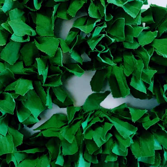 Hand Crafted St. Patrick's Day Kelly Green Shamrock Fabric Rag Wreath 19" Wide - Picture 4 of 7